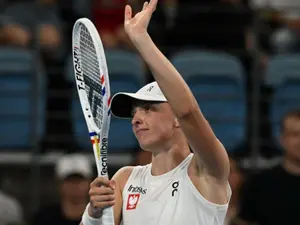 Tennis: Iga Swiatek romps as Stefanos Tsitsipas crashes at United Cup