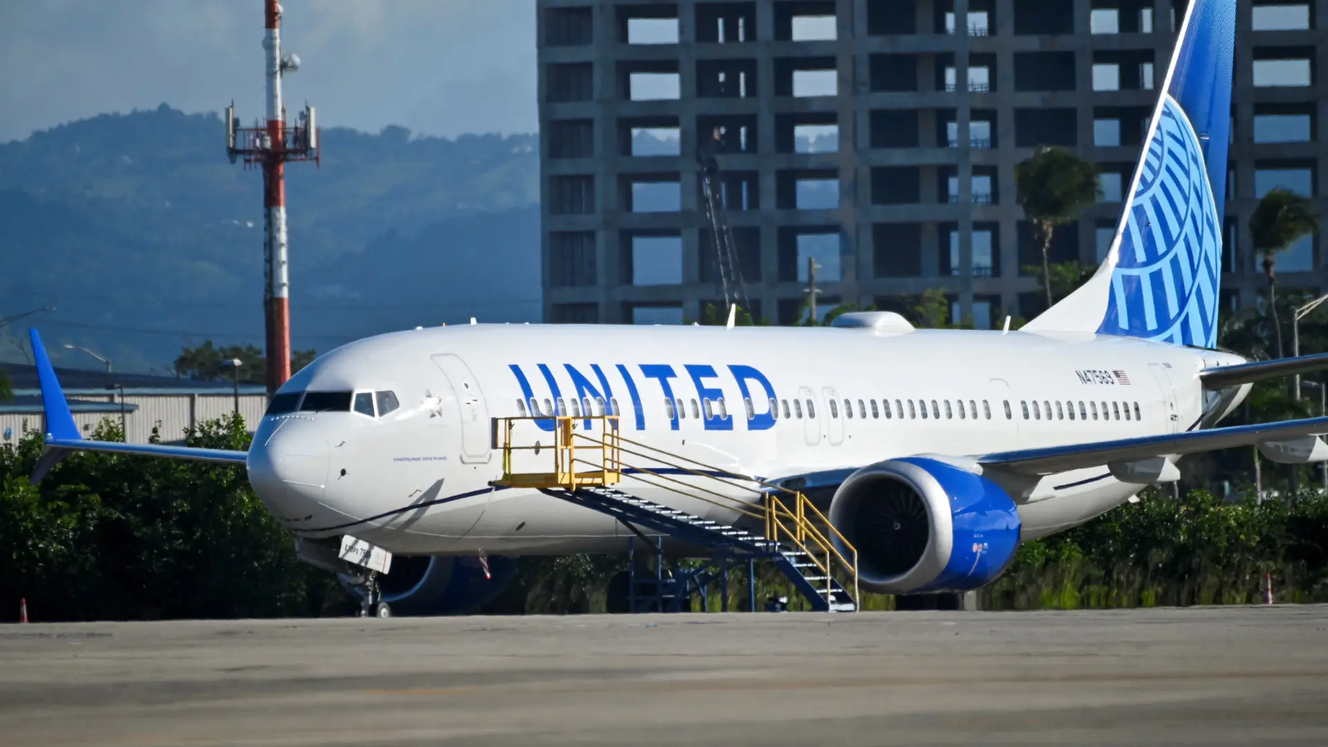 Body found in United Airlines landing gear of Chicago-Hawaii flight