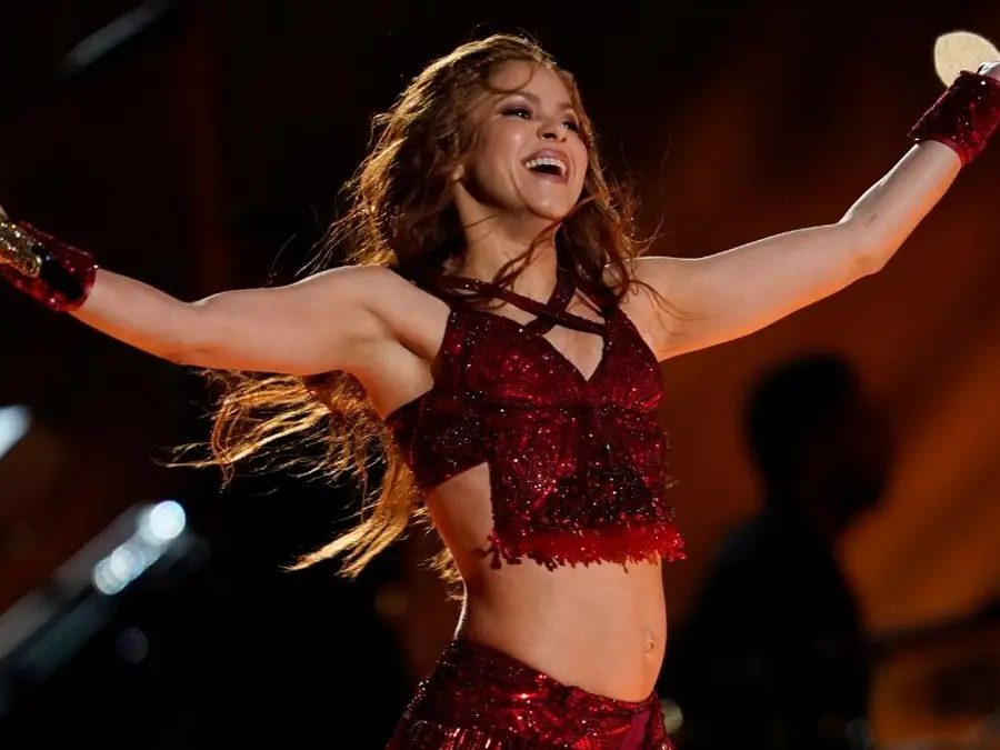 Shakira kicks off first world tour in seven years