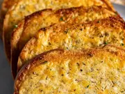 5 Simple Ways to Make Delicious Garlic Cheese Bread
