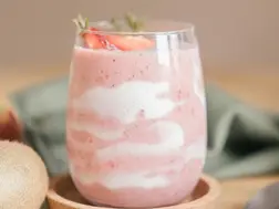 How to Make Strawberry Oatmeal Breakfast Smoothie