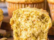 5 Simple Steps to Make Date and Pistachio Muffins
