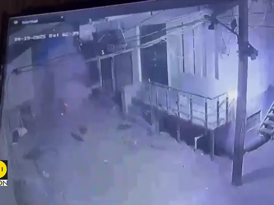 4 Dead, Dozens Feared Trapped As 4-storey Building Collapses In Delhi