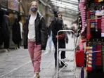 UK consumers set to refrain from big Christmas buys, survey says