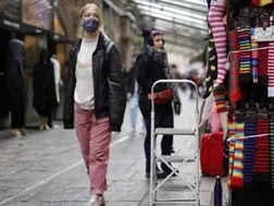 UK consumers set to refrain from big Christmas buys, survey says