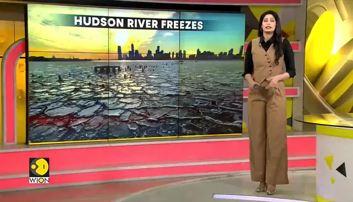 Ice blocks form on Hudson river in New York