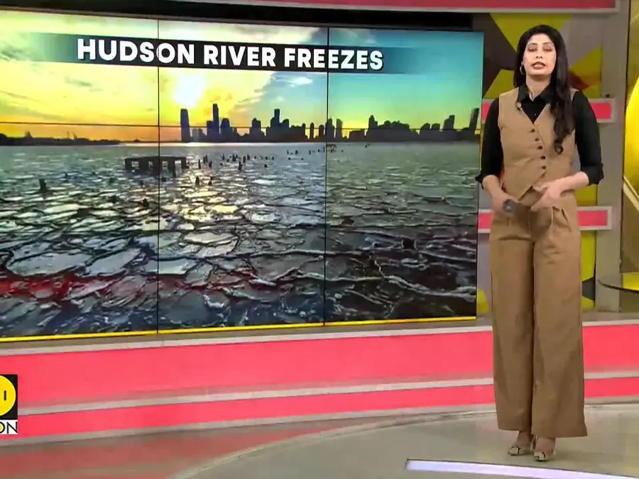 Ice blocks form on Hudson river in New York