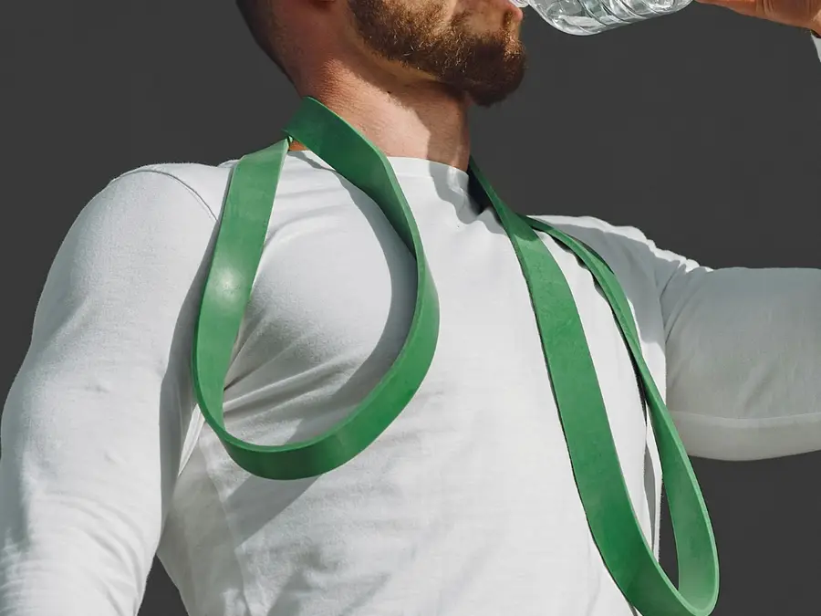 6 Signs You May Be More Dehydrated Than You Realise (Even If You Are Drinking Water)