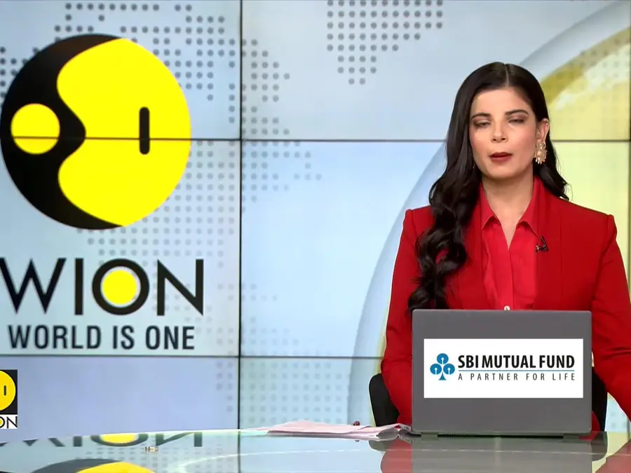 Delta flight has near miss with military jet at DCA airport