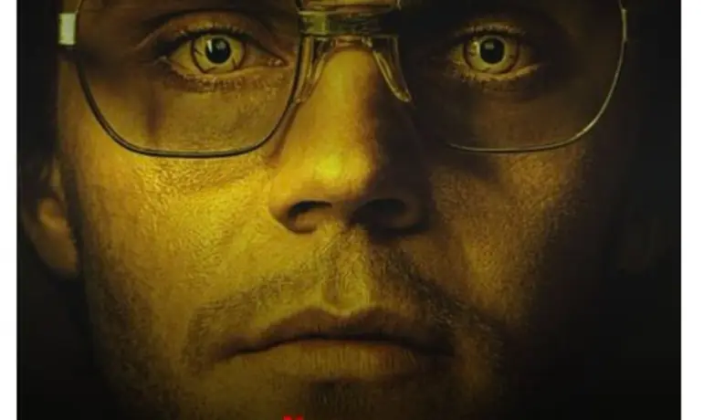  DAHMER: Monster: The Jeffrey Dahmer Story