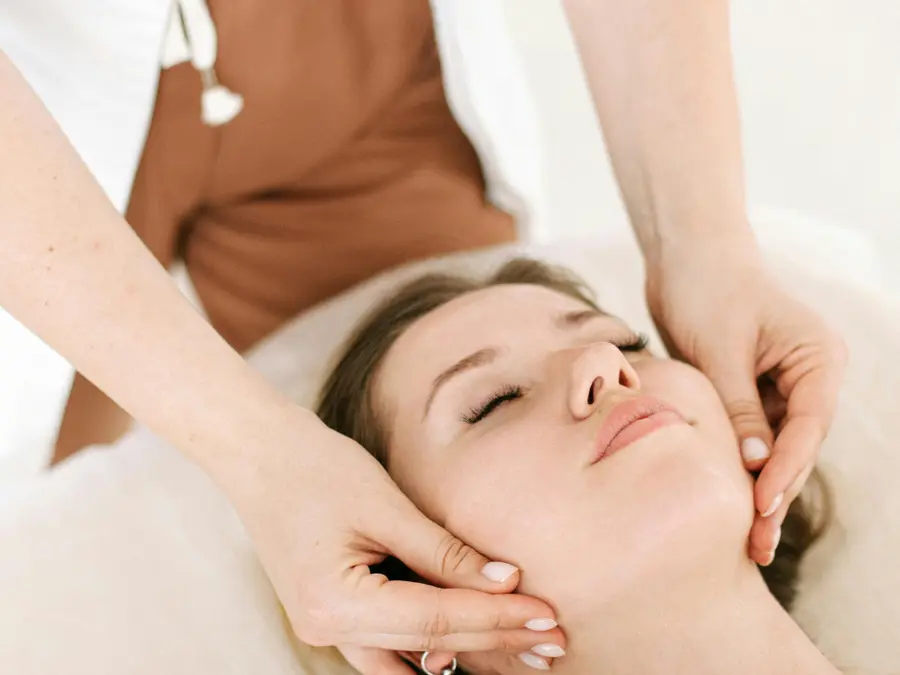 3-Minute Face Massage Can Transform Your Skin