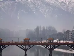 India: Kashmir faces severe cold wave conditions; Srinagar records season's lowest temperature at -6.2°C
