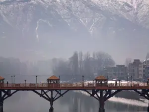 India: Kashmir faces severe cold wave conditions; Srinagar records season&#x27;s lowest temperature at -6.2°C