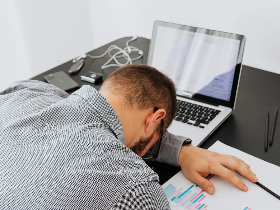Employee chops off his fingers to escape job due to workplace pressure