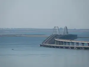 Russian oil tanker splits in half, spilling thousands of tonnes of oil into Kerch Strait