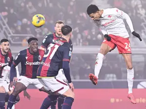 Serie A: Fiorentina lose ground in title race with loss against Bologna