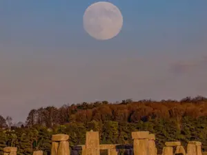 Skygazers get a rare cosmic treat as 'Cold Moon' shines in sky after 19 years