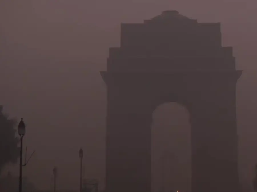 Cold weather hits Delhi with 4.5° chill and 'very poor' AQI amid coldwave