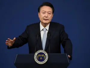 South Korean authorities attempt to raid presidential office to 'gather evidence'