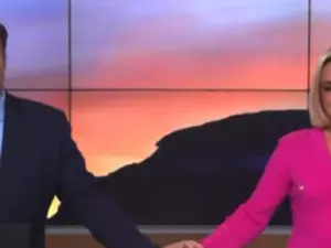 TV journalist in Arizona breaks down while announcing death of 28-year-old colleague. Watch