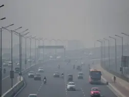 Delhi chokes as AQI soars to 423, IMD issues orange alert amid dense fog conditions