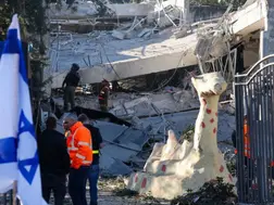 Houthi-launched missile from Yemen hits Tel Aviv; 14 wounded, Israel responds with strikes