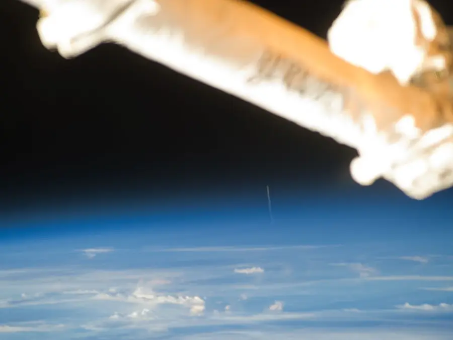 VIDEO: Chinese rocket crashes down from space over Puerto Rico