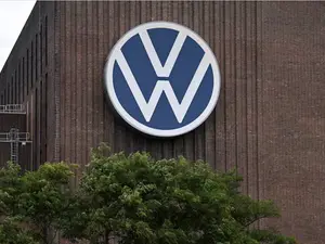 Volkswagen managers face 10% pay cut as part of bonus reduction plan: report