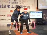 90-year-old Cheng Chen with Parkinson's lifts 35 kg in heartwarming senior weightlifting contest