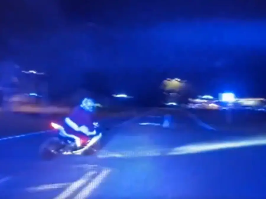 Watch- Sleigh must be in the shop: Santa on bike gets away from Florida cops in high-speed chase