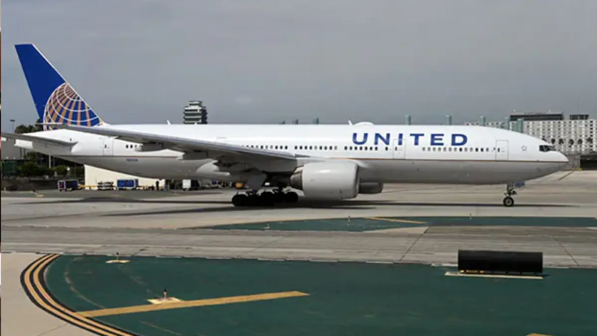 Man banned from US airline after urinating on co-passenger