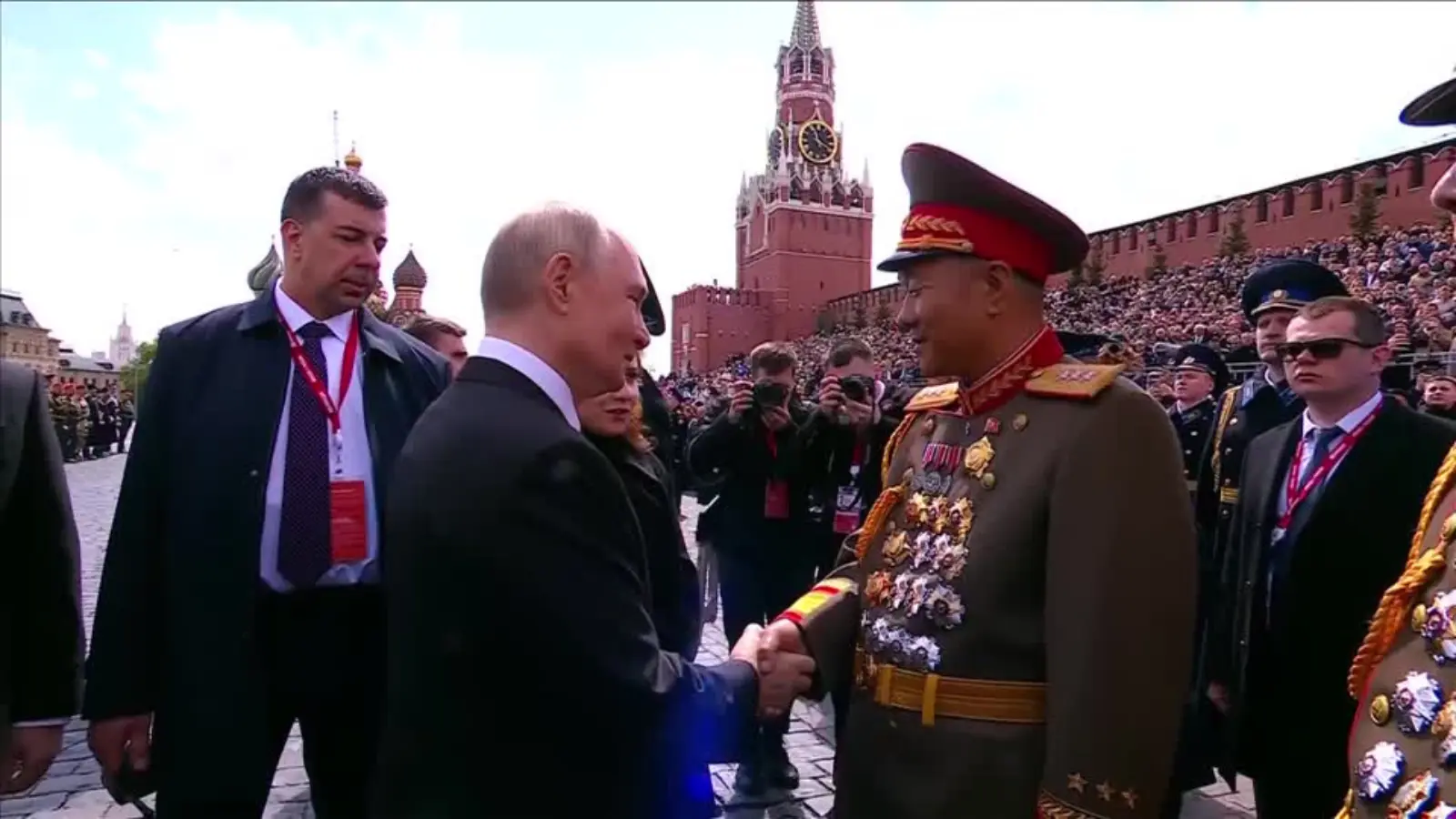 Putin greets Commanders of Units