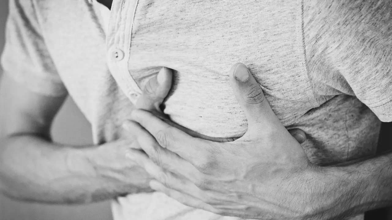 Man celebrating 25th wedding anniversary collapses, dies of heart attack Man celebrating 25th wedding anniversary collapses, dies of heart attack
