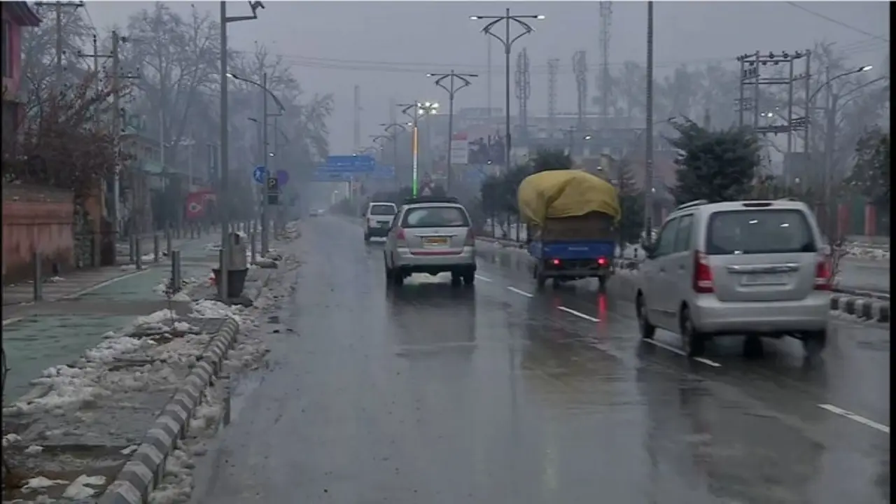 Srinagar freezes at minus 5.5 degrees, while Zojila remains the coldest at minus 24