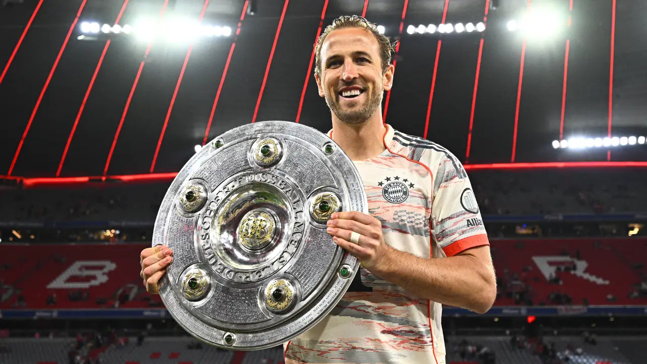 Harry Kane lifts first career title as Bayern Munich end home season with fitting win over Gladbach