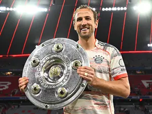 Harry Kane lifts first career title as Bayern Munich end home season with fitting win over Gladbach