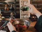 Mistress poisons clairvoyant lover's underwear. He dies in his 50s, just like he predicted