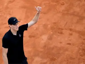 Jannik Sinner eases into Italian Open last 16, Osaka dumped out