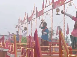Maha Kumbh 2025: Devotees brave dense fog to attend morning Ganga Aarti