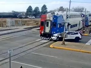 'Trains can’t stop instantly': Utah driver jumps out of SUV moments before train collision! Watch