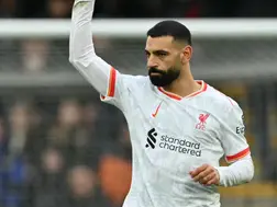 Premier League: Mohamed Salah's controversial penalty fires Liverpool nine points clear
