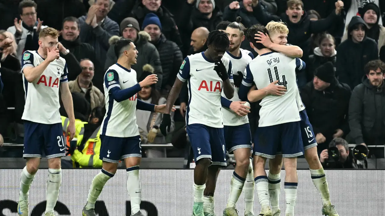 League Cup: Lucas Bergvall strikes late as Spurs snatch semi-final lead over Liverpool
