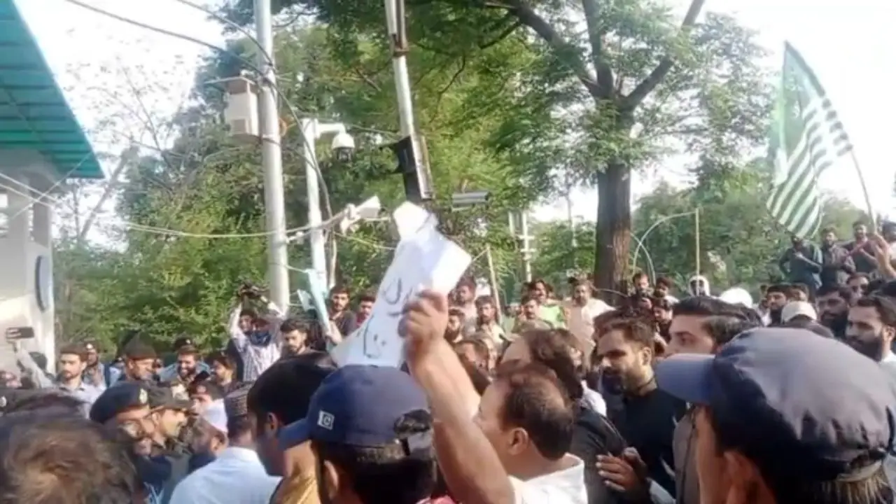 Protest breaks out at Indian High Commission in Pakistan following New Delhi’s stern measures