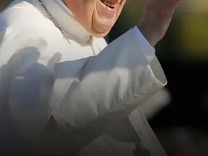 6 Best Books to Read to Understand Pope Francis