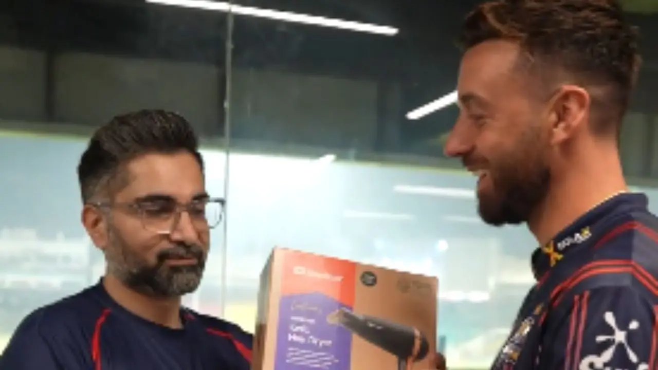 PSL 2025 - 'Hairdryer' prize for Karachi Kings POM James Vince. Netizens ask: Lunchbox or mixer next?