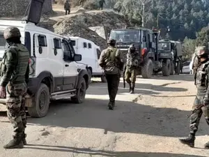 J&K: 3 Indian soldiers dead, 3 injured as army truck plunges into gorge in Bandipora