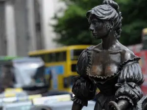 Stop groping Molly: No longer good luck to fondle Molly Malone statue in Dublin