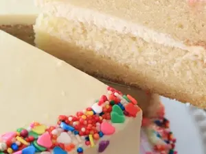 A Step-by-Step Guide to Baking the Perfect Vanilla Cake at Home