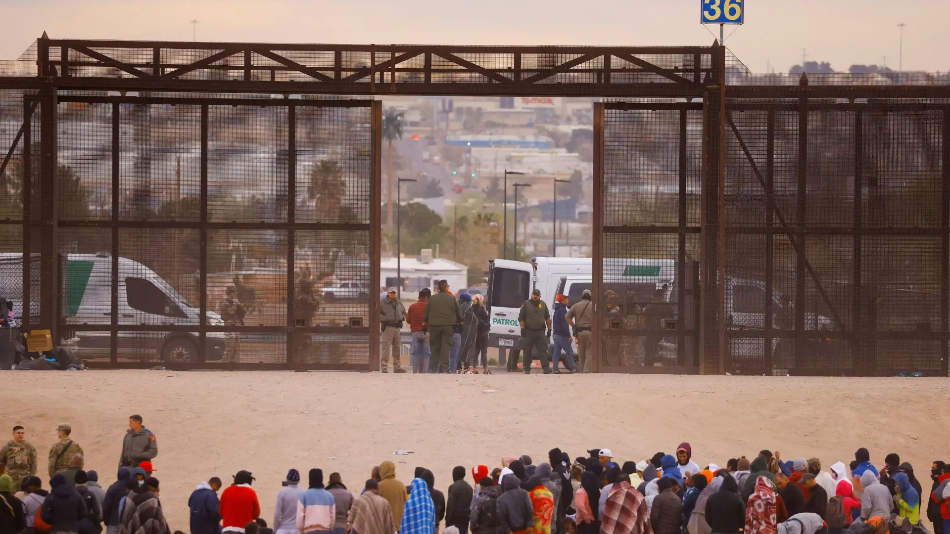 President Trump deploys 1,500 extra troops on border with Mexico