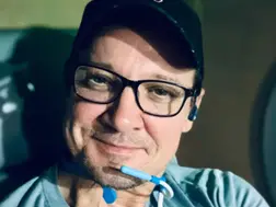 Jeremy Renner swears by oxygen therapy, shares selfie from Hyperbaric Chamber